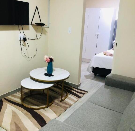 פנסיון Peshline Guest House Unit 3