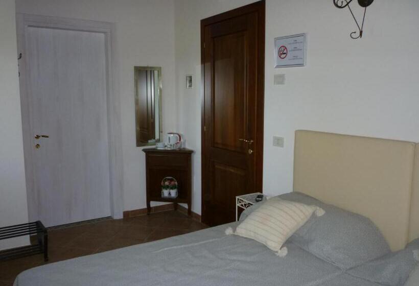 B&b La Villa Del Vecchio Platano