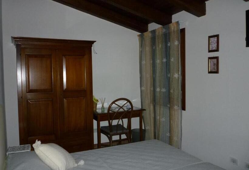 B&b La Villa Del Vecchio Platano