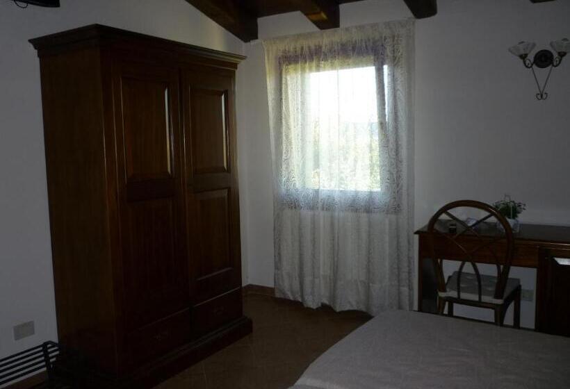 B&b La Villa Del Vecchio Platano