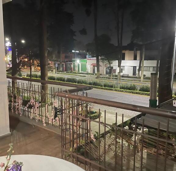 مبيت وإفطار Posada Colón