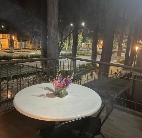 مبيت وإفطار Posada Colón