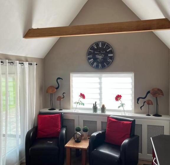 ベッドアンドブレックファースト T Pothuuske