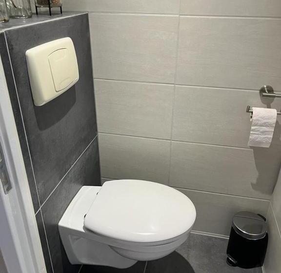 ベッドアンドブレックファースト T Pothuuske