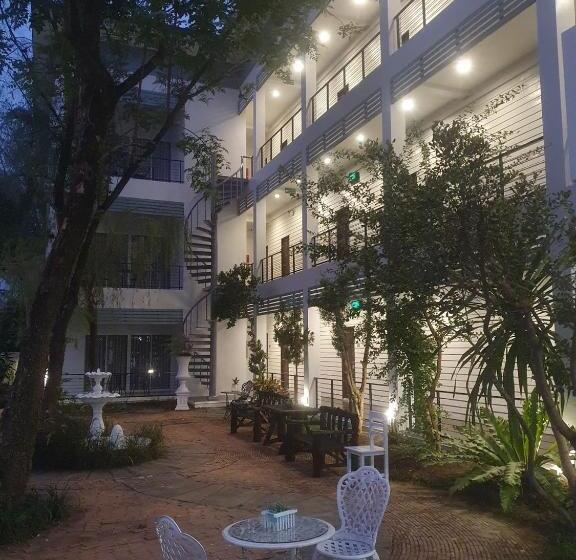 Hotel โรงแรม ปารวี บูทีค เชียงราย