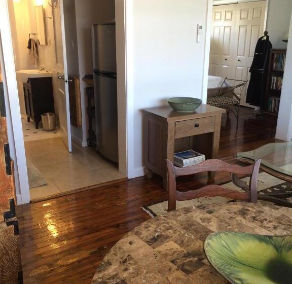 فندق Burns Square