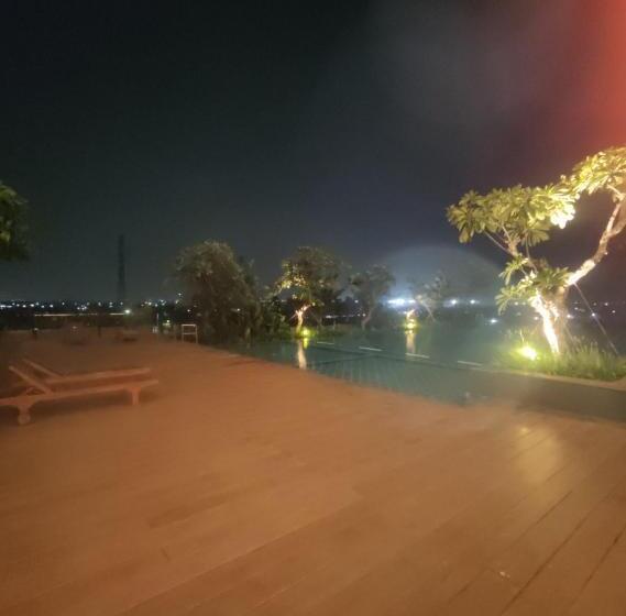 Отель Capital O 93854 Apartemen Sayana By Sentra Jaya