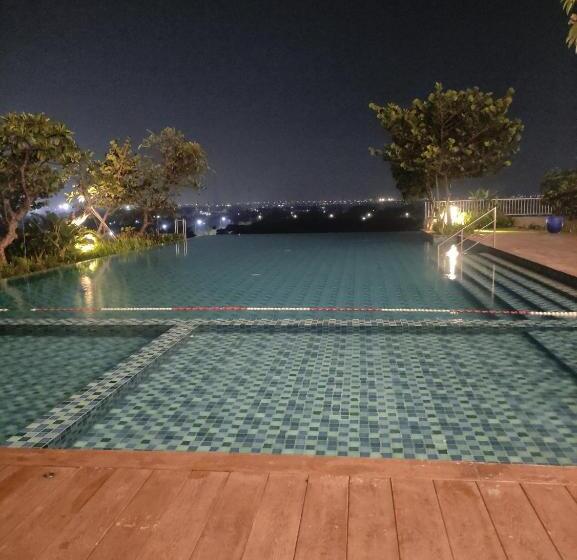 Отель Capital O 93854 Apartemen Sayana By Sentra Jaya