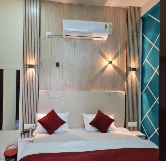 Отель Chitransh Residency