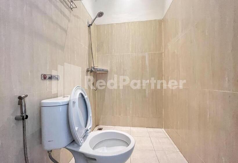 ホテル Jenggo Riverside Mitra Reddoorz Near Kampung Inggris Pare