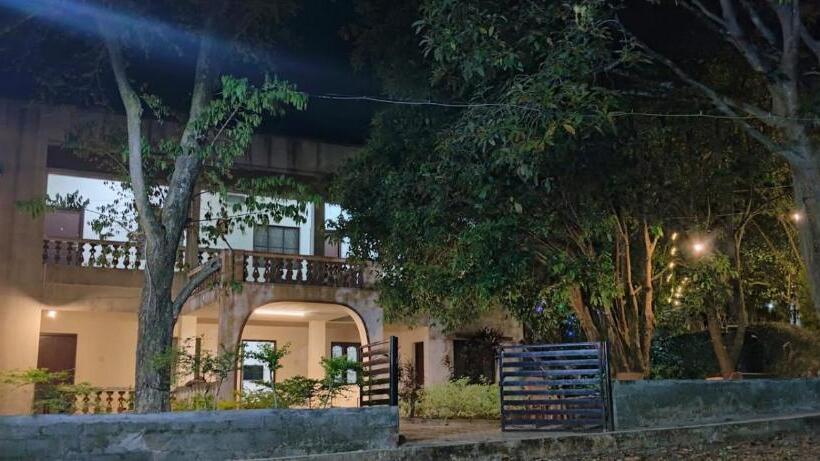 هتل Kumaragam Resorts