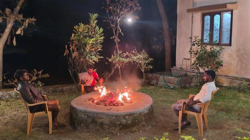 호텔 Kumaragam Resorts