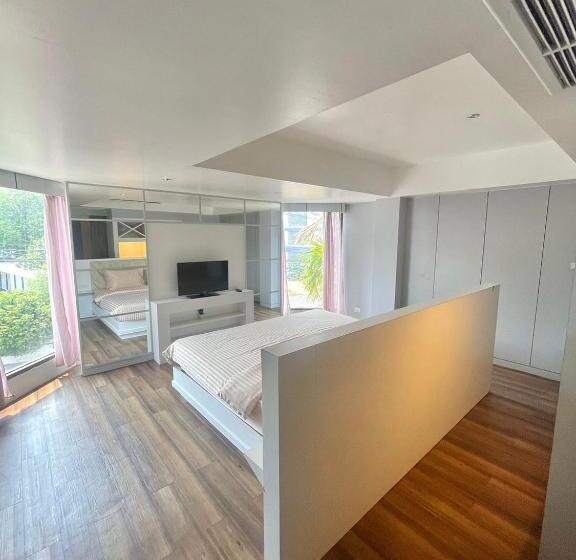 Отель Ocean Breeze Inn   Beach Front