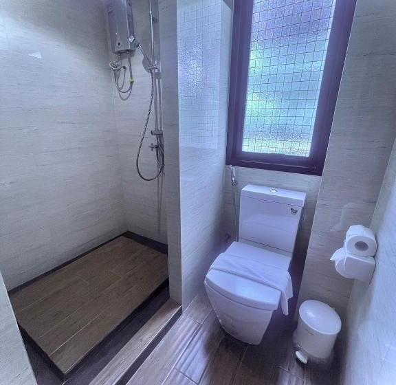 Отель Ocean Breeze Inn   Beach Front