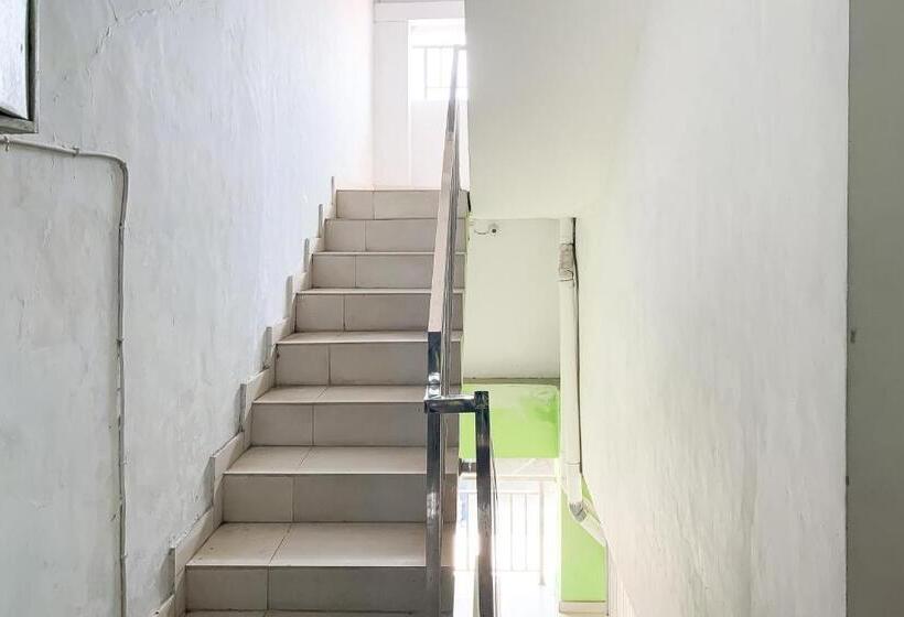 ホテル Penginapan Losmen Ayu Pamanukan Redpartner