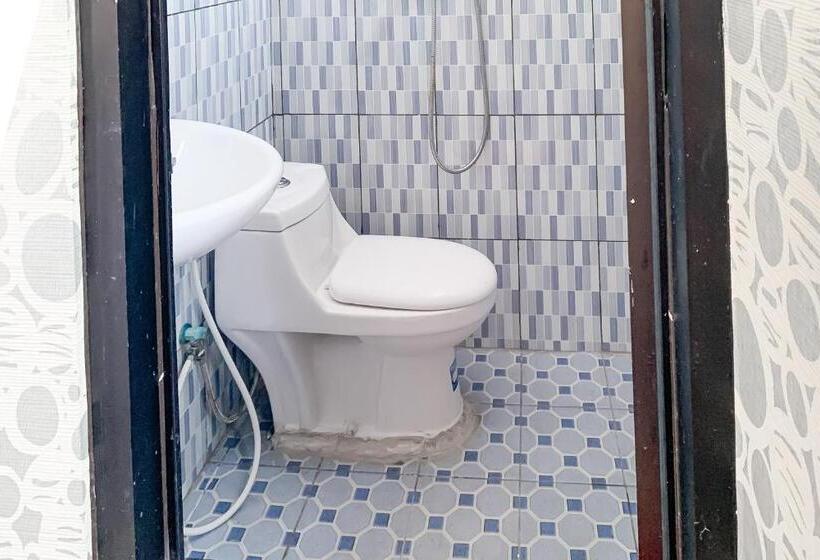 ホテル Penginapan Losmen Ayu Pamanukan Redpartner