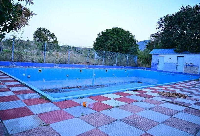 בית מלון כפרי Pvrr Hill View Resorts, Near Horsley Hills Road