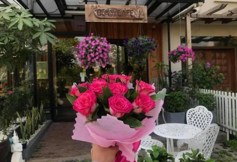 فندق Rocky Cafe & Mini Apartment