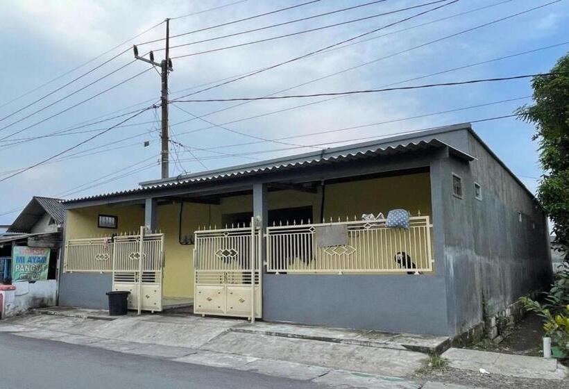 فندق Spot On 93879 Wunut Homestay Syariah