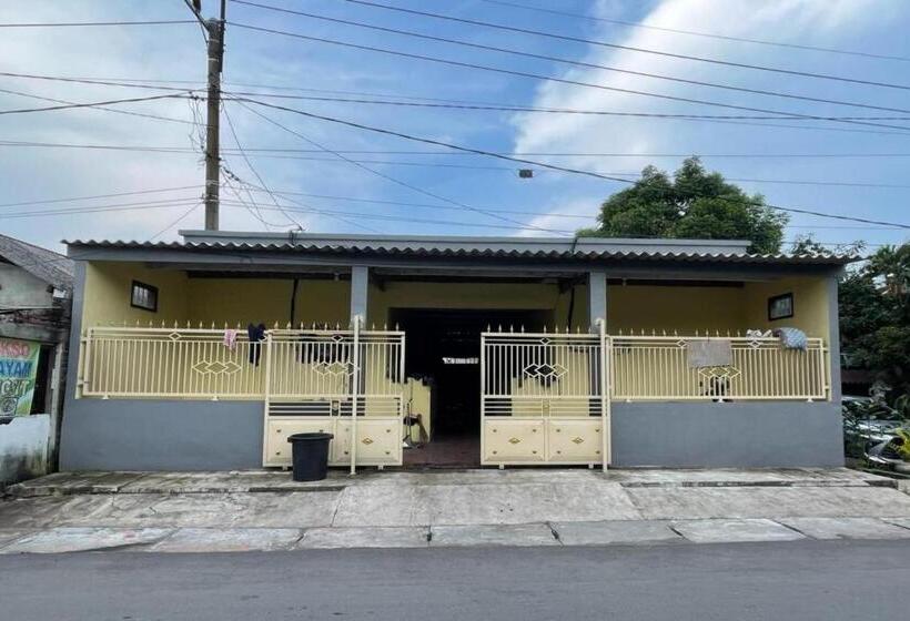 فندق Spot On 93879 Wunut Homestay Syariah