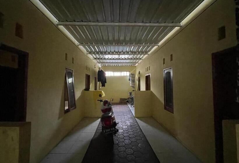 فندق Spot On 93879 Wunut Homestay Syariah