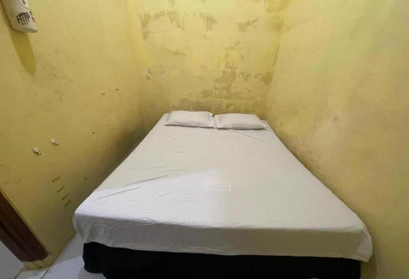 فندق Spot On 93879 Wunut Homestay Syariah