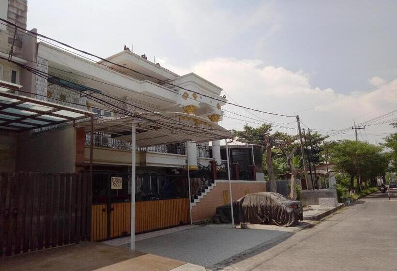 בית מלון כפרי Spot On 93880 Guest House Bu Iin Syariah
