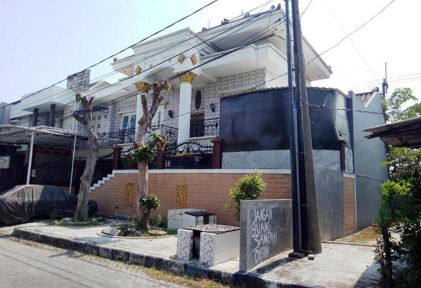 בית מלון כפרי Spot On 93880 Guest House Bu Iin Syariah