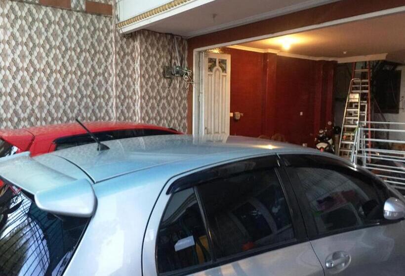 فندق Spot On 93880 Guest House Bu Iin Syariah