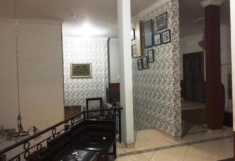 فندق Spot On 93880 Guest House Bu Iin Syariah