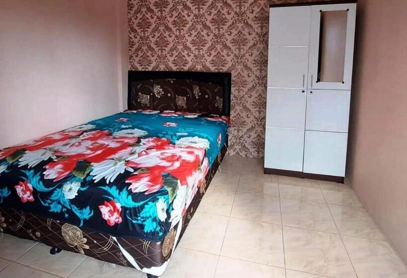 בית מלון כפרי Spot On 93880 Guest House Bu Iin Syariah