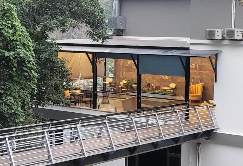 هتل Lotus Premium Lodge