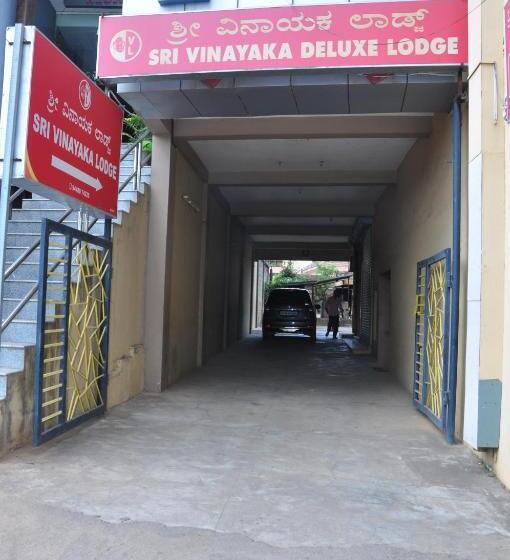 בית מלון כפרי Vinayaka Deluxe Lodge