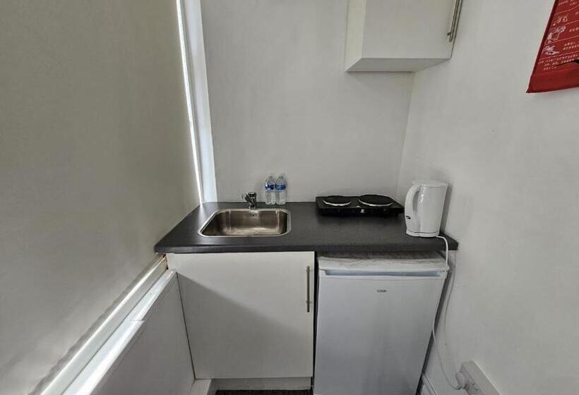 膳宿费 Livestay Affordable En Suite Studio Rooms In London, N14