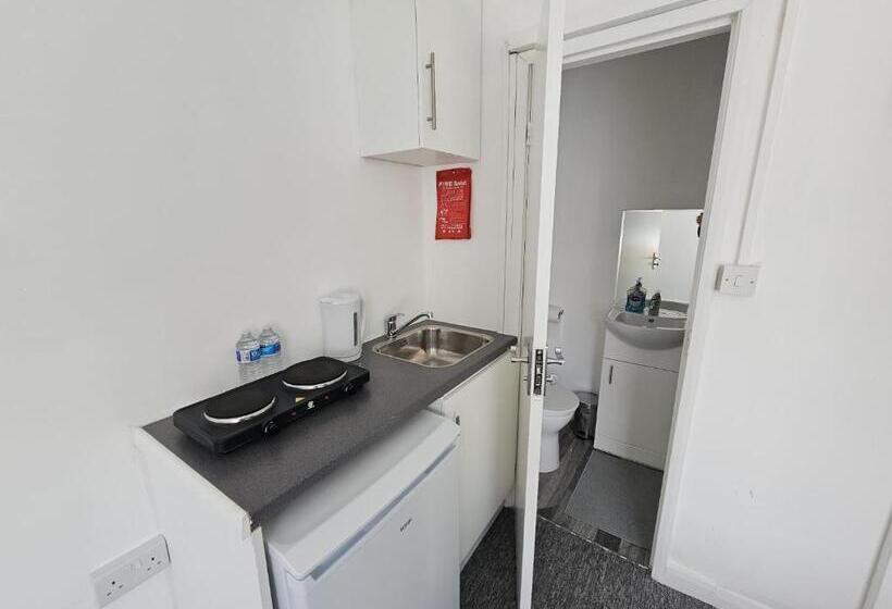 膳宿费 Livestay Affordable En Suite Studio Rooms In London, N14