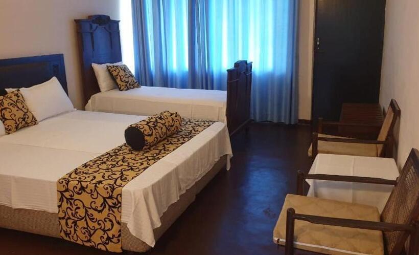 פנסיון Ashok Hotel Anuradhapura