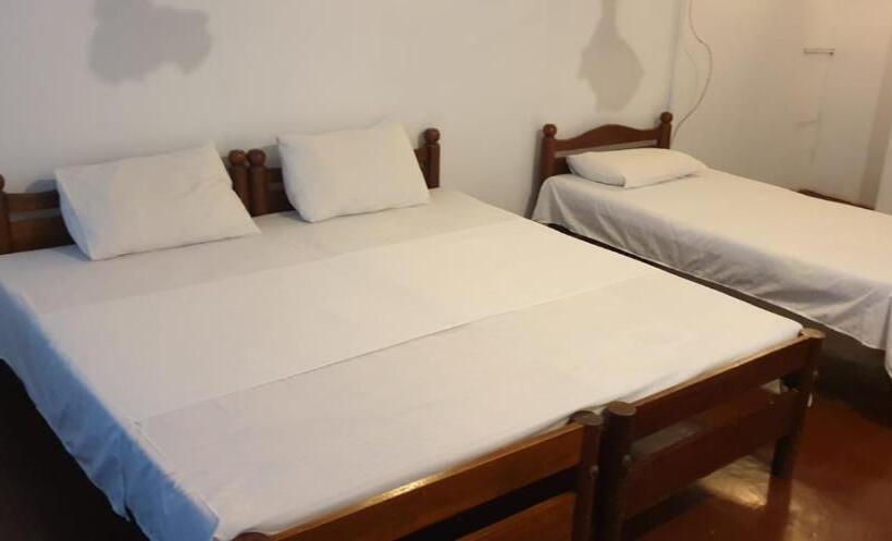 פנסיון Ashok Hotel Anuradhapura