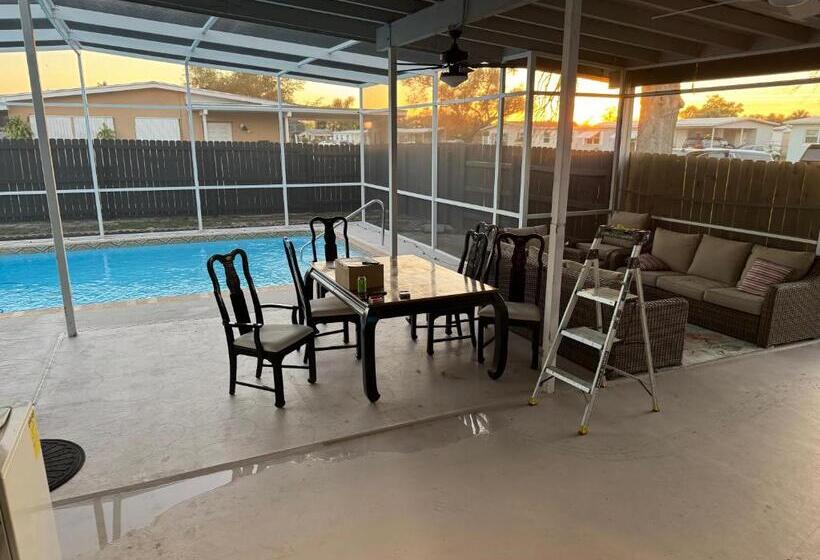 بنسيون Beautiful Pool House Port Charlotte