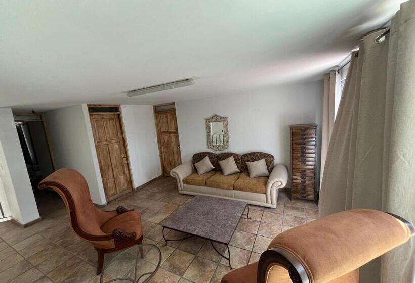 بنسيون Casa Las Trojes