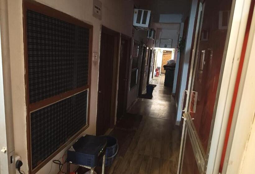 بنسيون Fauzi Guest House