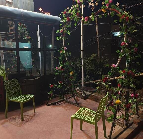 بنسيون Fauzi Guest House