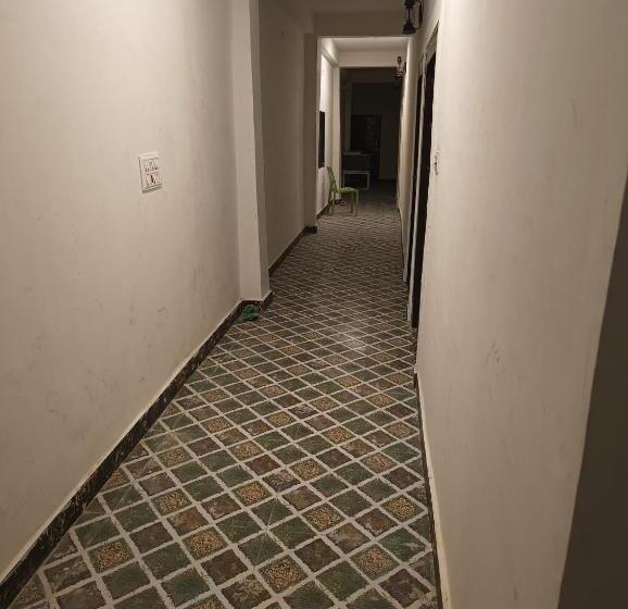 بنسيون Fauzi Guest House