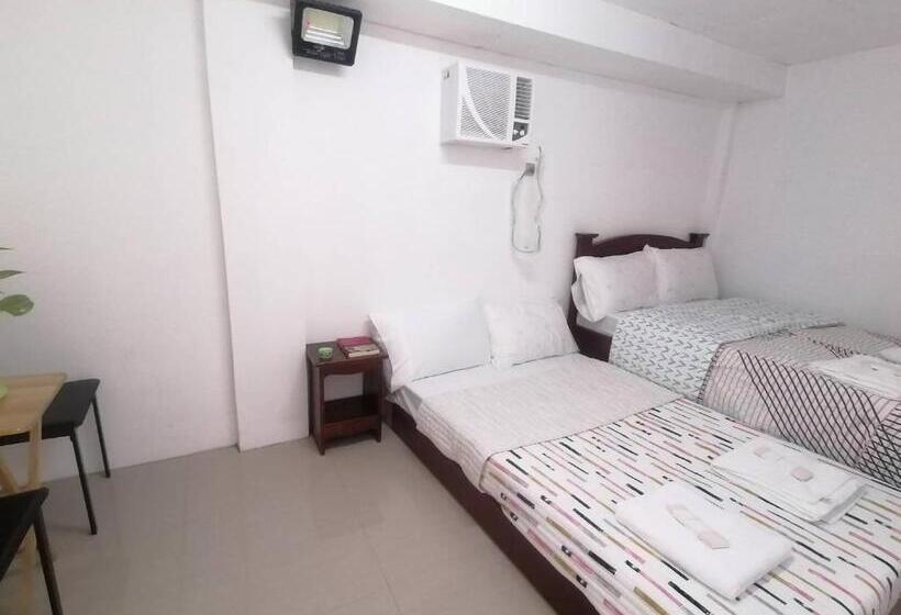 פנסיון Grin Mcfly International Beachfront Guest House