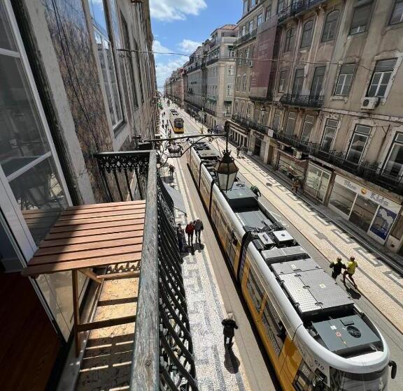 پانسیون Lindo Quarto Com Varanda No Centro De Lisboa