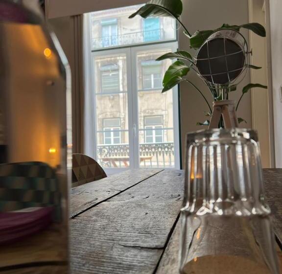 پانسیون Lindo Quarto Com Varanda No Centro De Lisboa