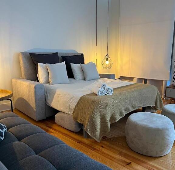 پانسیون Lindo Quarto Com Varanda No Centro De Lisboa