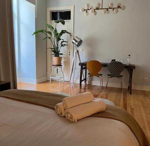 پانسیون Lindo Quarto Com Varanda No Centro De Lisboa