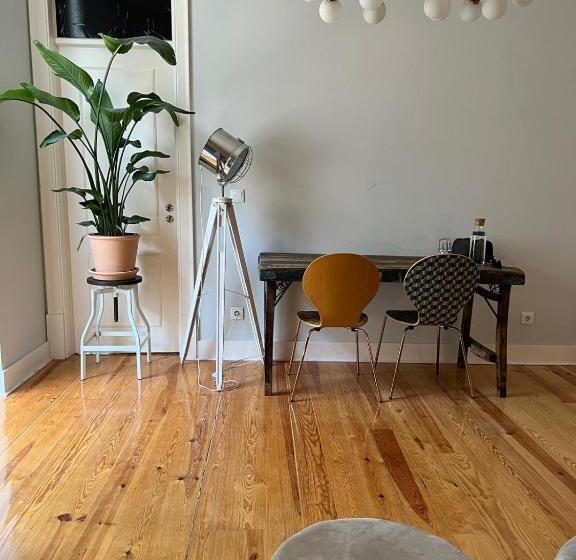 پانسیون Lindo Quarto Com Varanda No Centro De Lisboa