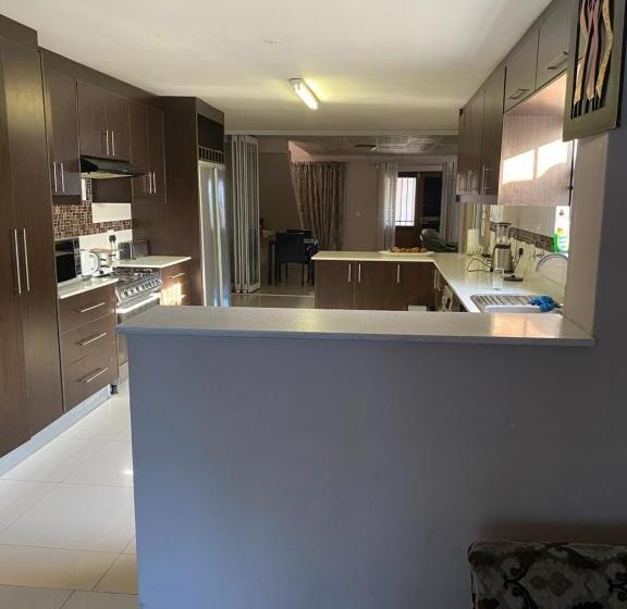 پانسیون Ludinz Guest House & Self Catering