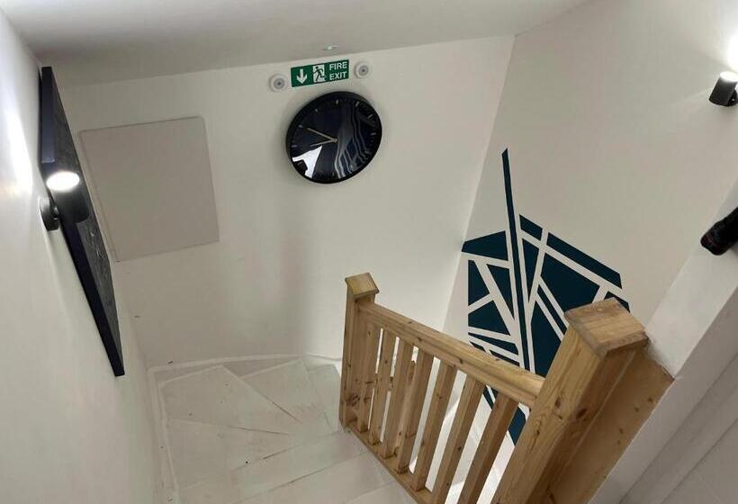 פנסיון Mini Hotel With Home Facilities In Hamilton West